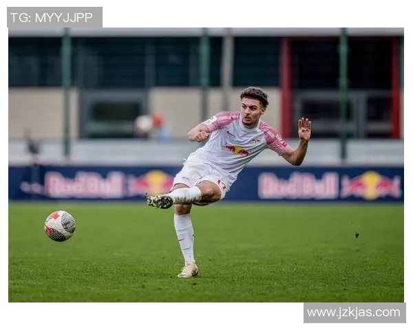 沙尔克与莱比锡历史交锋回顾及球队发展演变分析